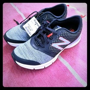 New Balance sneakers size 7 NWT